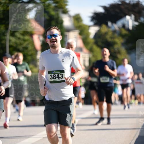 01.09.2024 - BARMER Alsterlauf Dr. Thomas Lammeyer http://msf.ph/oto/6900489 01.09.2024 09:38:05 Laufen 3843 meine-sportfotos.de