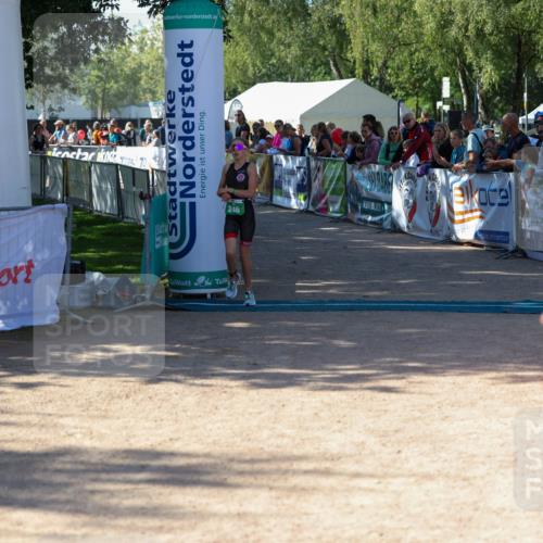 01.09.2024 - 17. Tribühne Triathlon Michael Strokosch http://msf.ph/oto/6900496 01.09.2024 10:56:34 Ziel 246 meine-sportfotos.de