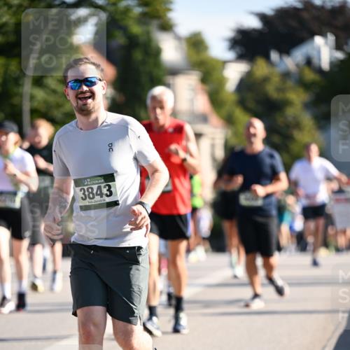 01.09.2024 - BARMER Alsterlauf Dr. Thomas Lammeyer http://msf.ph/oto/6900497 01.09.2024 09:38:05 Laufen 135, 3843 meine-sportfotos.de