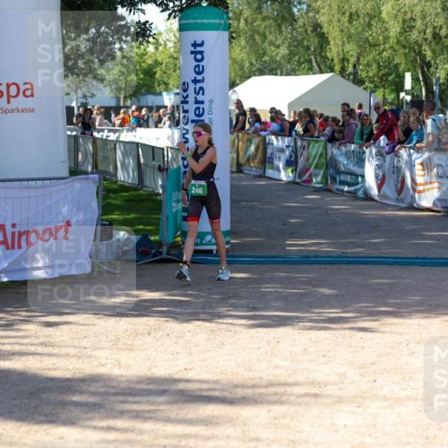 01.09.2024 - 17. Tribühne Triathlon Michael Strokosch http://msf.ph/oto/6900516 01.09.2024 10:56:35 Ziel 246 meine-sportfotos.de