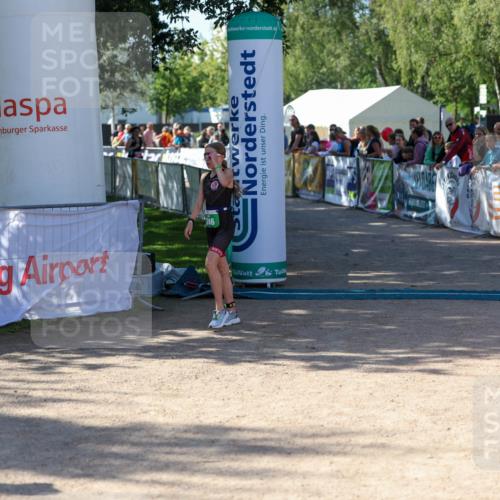 01.09.2024 - 17. Tribühne Triathlon Michael Strokosch http://msf.ph/oto/6900524 01.09.2024 10:56:35 Ziel 246 meine-sportfotos.de