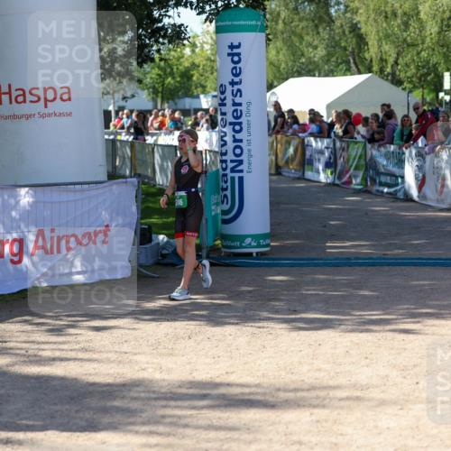 01.09.2024 - 17. Tribühne Triathlon Michael Strokosch http://msf.ph/oto/6900527 01.09.2024 10:56:35 Ziel 246 meine-sportfotos.de