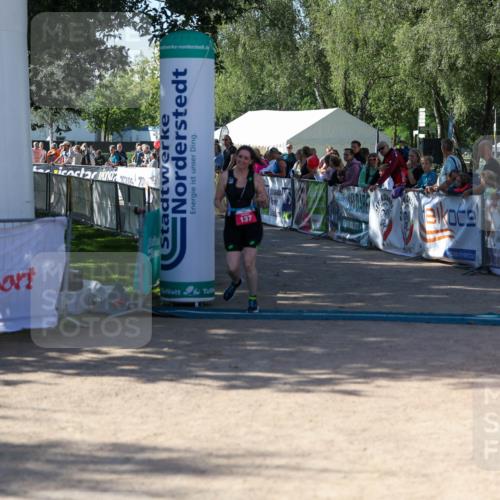 01.09.2024 - 17. Tribühne Triathlon Michael Strokosch http://msf.ph/oto/6900553 01.09.2024 10:56:43 Ziel 137 meine-sportfotos.de