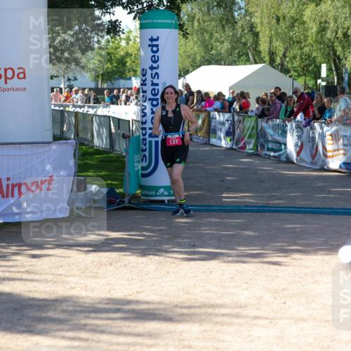 01.09.2024 - 17. Tribühne Triathlon Michael Strokosch http://msf.ph/oto/6900561 01.09.2024 10:56:44 Ziel 137 meine-sportfotos.de