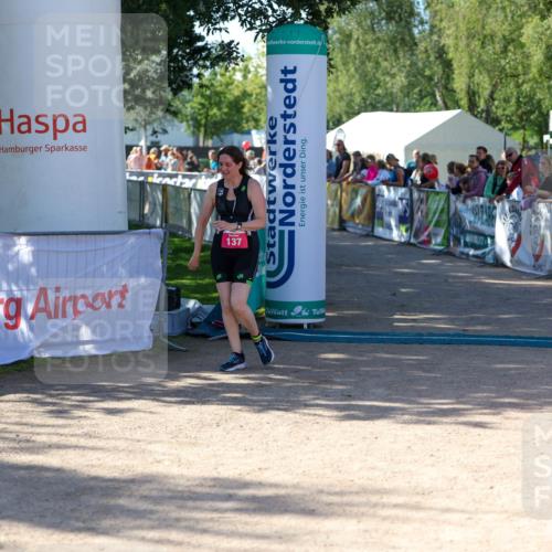 01.09.2024 - 17. Tribühne Triathlon Michael Strokosch http://msf.ph/oto/6900575 01.09.2024 10:56:44 Ziel 137 meine-sportfotos.de