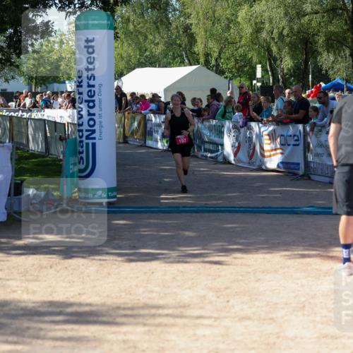 01.09.2024 - 17. Tribühne Triathlon Michael Strokosch http://msf.ph/oto/6900587 01.09.2024 10:56:56 Ziel 157 meine-sportfotos.de