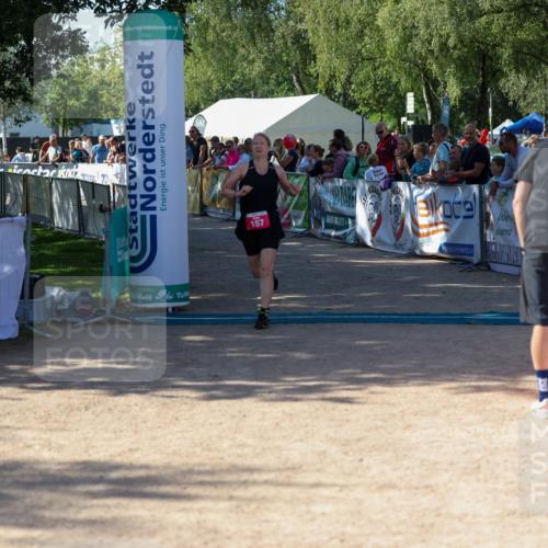 01.09.2024 - 17. Tribühne Triathlon Michael Strokosch http://msf.ph/oto/6900617 01.09.2024 10:56:57 Ziel 157 meine-sportfotos.de