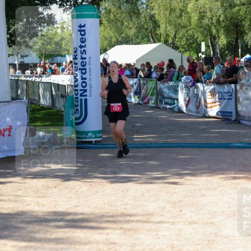01.09.2024 - 17. Tribühne Triathlon Michael Strokosch http://msf.ph/oto/6900632 01.09.2024 10:56:57 Ziel 157 meine-sportfotos.de