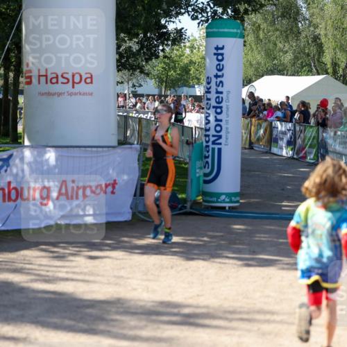 01.09.2024 - 17. Tribühne Triathlon Michael Strokosch http://msf.ph/oto/6900669 01.09.2024 10:57:41 Ziel 266, 272 meine-sportfotos.de