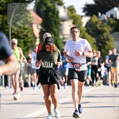01.09.2024 - BARMER Alsterlauf Dr. Thomas Lammeyer http://msf.ph/oto/6900685 01.09.2024 09:38:10 Laufen 3311, 3205 meine-sportfotos.de