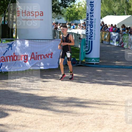 01.09.2024 - 17. Tribühne Triathlon Michael Strokosch http://msf.ph/oto/6900740 01.09.2024 10:58:12 Ziel 186 meine-sportfotos.de