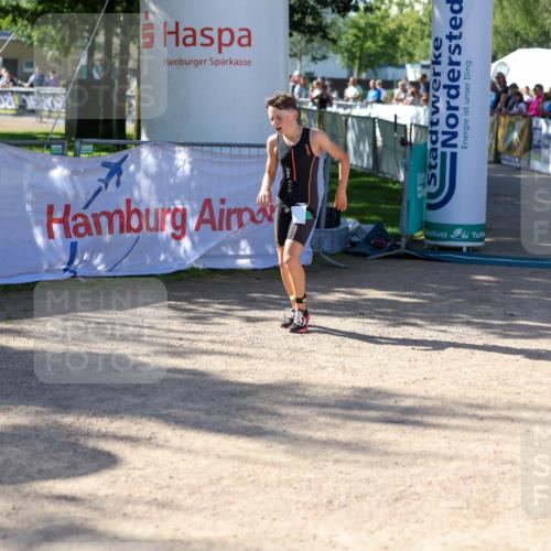 01.09.2024 - 17. Tribühne Triathlon Michael Strokosch http://msf.ph/oto/6900745 01.09.2024 10:58:12 Ziel 186 meine-sportfotos.de