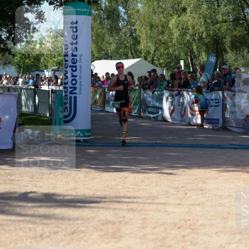 01.09.2024 - 17. Tribühne Triathlon Michael Strokosch http://msf.ph/oto/6900750 01.09.2024 10:58:19 Ziel 207, 268 meine-sportfotos.de