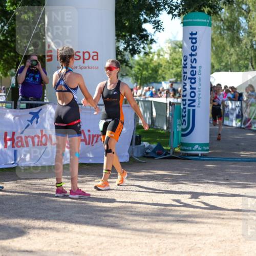 01.09.2024 - 17. Tribühne Triathlon Michael Strokosch http://msf.ph/oto/6900840 01.09.2024 10:58:22 Ziel 207, 268 meine-sportfotos.de