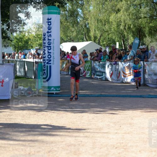 01.09.2024 - 17. Tribühne Triathlon Michael Strokosch http://msf.ph/oto/6900848 01.09.2024 10:58:24 Ziel 207, 268 meine-sportfotos.de