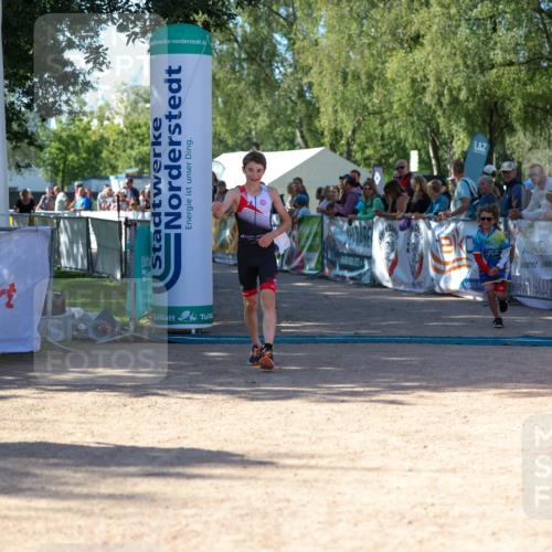 01.09.2024 - 17. Tribühne Triathlon Michael Strokosch http://msf.ph/oto/6900864 01.09.2024 10:58:25 Ziel 207 meine-sportfotos.de