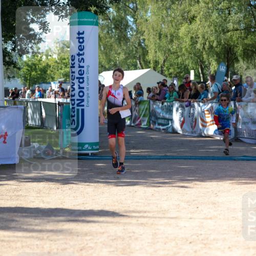 01.09.2024 - 17. Tribühne Triathlon Michael Strokosch http://msf.ph/oto/6900874 01.09.2024 10:58:25 Ziel 207 meine-sportfotos.de