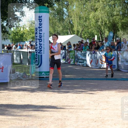 01.09.2024 - 17. Tribühne Triathlon Michael Strokosch http://msf.ph/oto/6900878 01.09.2024 10:58:25 Ziel 207 meine-sportfotos.de