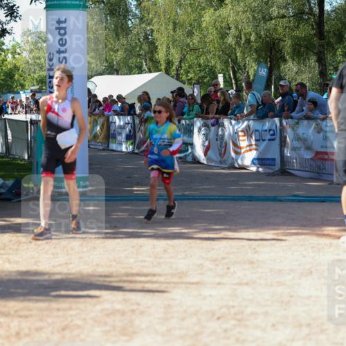 01.09.2024 - 17. Tribühne Triathlon Michael Strokosch http://msf.ph/oto/6900891 01.09.2024 10:58:27 Ziel 207, 222 meine-sportfotos.de
