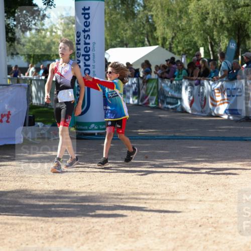 01.09.2024 - 17. Tribühne Triathlon Michael Strokosch http://msf.ph/oto/6900911 01.09.2024 10:58:27 Ziel 207, 222 meine-sportfotos.de