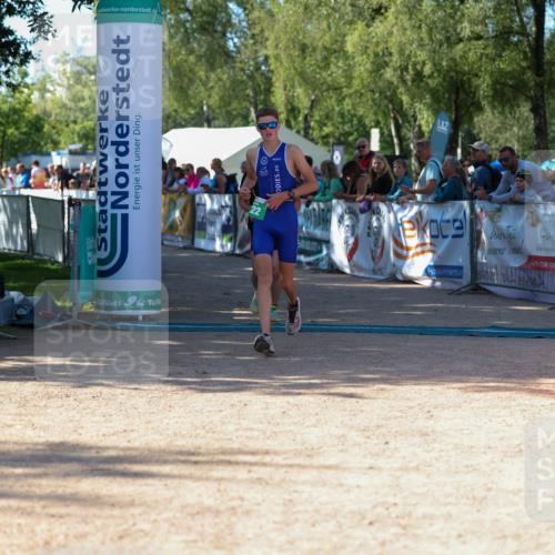 01.09.2024 - 17. Tribühne Triathlon Michael Strokosch http://msf.ph/oto/6900981 01.09.2024 10:58:35 Ziel 139, 222 meine-sportfotos.de