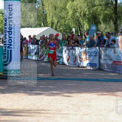 01.09.2024 - 17. Tribühne Triathlon Michael Strokosch http://msf.ph/oto/6901067 01.09.2024 10:58:54 Ziel 220, 278 meine-sportfotos.de