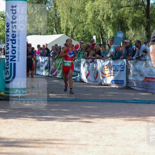 01.09.2024 - 17. Tribühne Triathlon Michael Strokosch http://msf.ph/oto/6901079 01.09.2024 10:58:54 Ziel 220, 278 meine-sportfotos.de