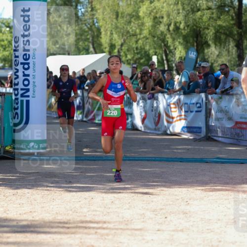 01.09.2024 - 17. Tribühne Triathlon Michael Strokosch http://msf.ph/oto/6901117 01.09.2024 10:58:55 Ziel 220, 278 meine-sportfotos.de