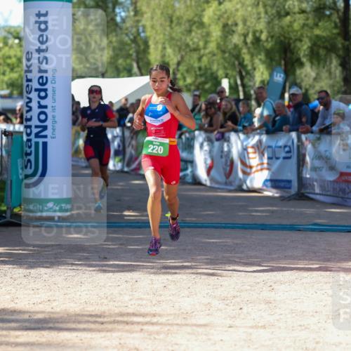 01.09.2024 - 17. Tribühne Triathlon Michael Strokosch http://msf.ph/oto/6901131 01.09.2024 10:58:55 Ziel 220, 278 meine-sportfotos.de