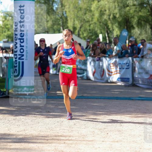 01.09.2024 - 17. Tribühne Triathlon Michael Strokosch http://msf.ph/oto/6901139 01.09.2024 10:58:55 Ziel 220, 278 meine-sportfotos.de