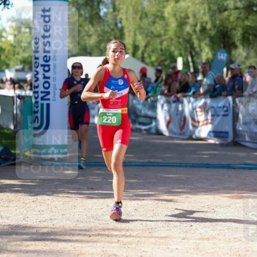 01.09.2024 - 17. Tribühne Triathlon Michael Strokosch http://msf.ph/oto/6901152 01.09.2024 10:58:55 Ziel 220, 278 meine-sportfotos.de