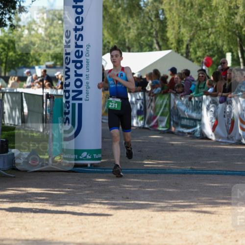 01.09.2024 - 17. Tribühne Triathlon Michael Strokosch http://msf.ph/oto/6901317 01.09.2024 10:59:10 Ziel 231, 274 meine-sportfotos.de