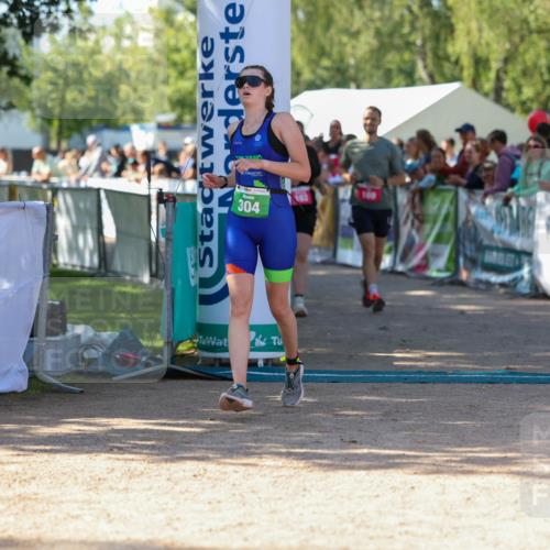 01.09.2024 - 17. Tribühne Triathlon Michael Strokosch http://msf.ph/oto/6901408 01.09.2024 10:59:19 Ziel 163, 169, 304 meine-sportfotos.de
