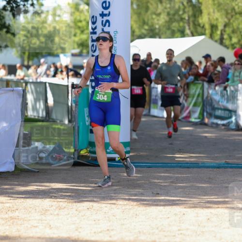 01.09.2024 - 17. Tribühne Triathlon Michael Strokosch http://msf.ph/oto/6901411 01.09.2024 10:59:19 Ziel 163, 169, 304 meine-sportfotos.de