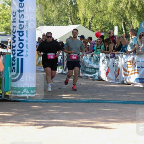 01.09.2024 - 17. Tribühne Triathlon Michael Strokosch http://msf.ph/oto/6901421 01.09.2024 10:59:20 Ziel 163, 169, 304 meine-sportfotos.de