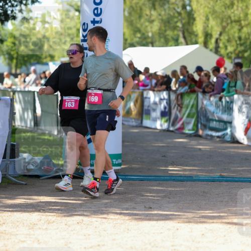01.09.2024 - 17. Tribühne Triathlon Michael Strokosch http://msf.ph/oto/6901523 01.09.2024 10:59:23 Ziel 163, 169 meine-sportfotos.de
