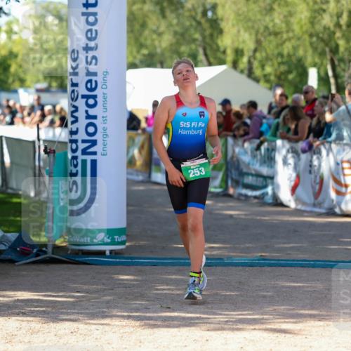 01.09.2024 - 17. Tribühne Triathlon Michael Strokosch http://msf.ph/oto/6901601 01.09.2024 10:59:36 Ziel 253 meine-sportfotos.de