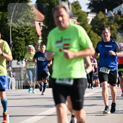 01.09.2024 - BARMER Alsterlauf Dr. Thomas Lammeyer http://msf.ph/oto/6901612 01.09.2024 09:38:54 Laufen 1333, 3229, 3781 meine-sportfotos.de