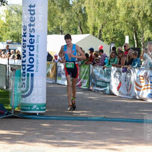 01.09.2024 - 17. Tribühne Triathlon Michael Strokosch http://msf.ph/oto/6901626 01.09.2024 10:59:42 Ziel 267 meine-sportfotos.de