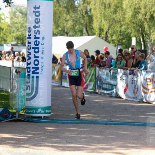 01.09.2024 - 17. Tribühne Triathlon Michael Strokosch http://msf.ph/oto/6901634 01.09.2024 10:59:43 Ziel 267 meine-sportfotos.de