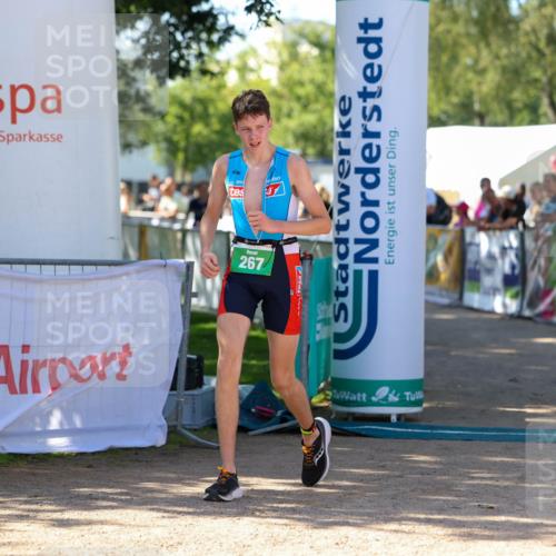 01.09.2024 - 17. Tribühne Triathlon Michael Strokosch http://msf.ph/oto/6901669 01.09.2024 10:59:44 Ziel 267 meine-sportfotos.de