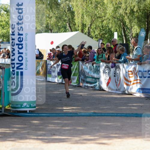 01.09.2024 - 17. Tribühne Triathlon Michael Strokosch http://msf.ph/oto/6901677 01.09.2024 10:59:49 Ziel 264, 1068 meine-sportfotos.de