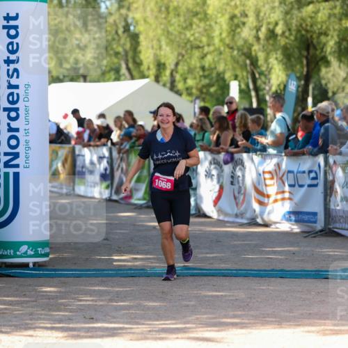 01.09.2024 - 17. Tribühne Triathlon Michael Strokosch http://msf.ph/oto/6901711 01.09.2024 10:59:51 Ziel 264, 1068 meine-sportfotos.de