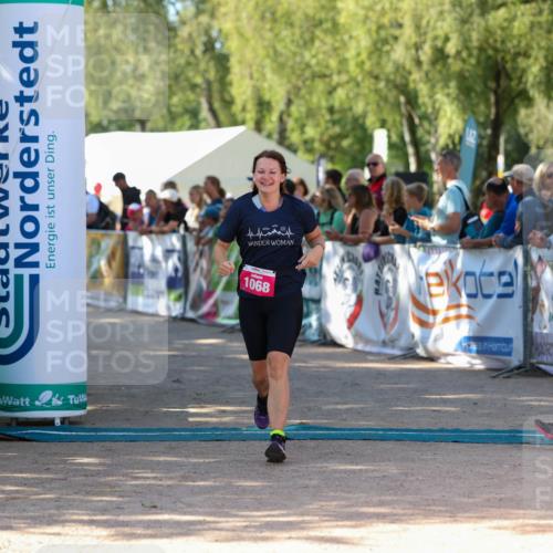 01.09.2024 - 17. Tribühne Triathlon Michael Strokosch http://msf.ph/oto/6901714 01.09.2024 10:59:52 Ziel 264, 1068 meine-sportfotos.de
