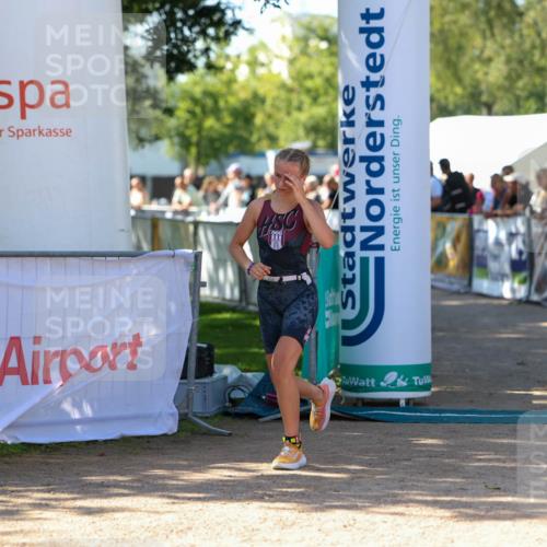 01.09.2024 - 17. Tribühne Triathlon Michael Strokosch http://msf.ph/oto/6901764 01.09.2024 10:59:56 Ziel 264, 1068 meine-sportfotos.de
