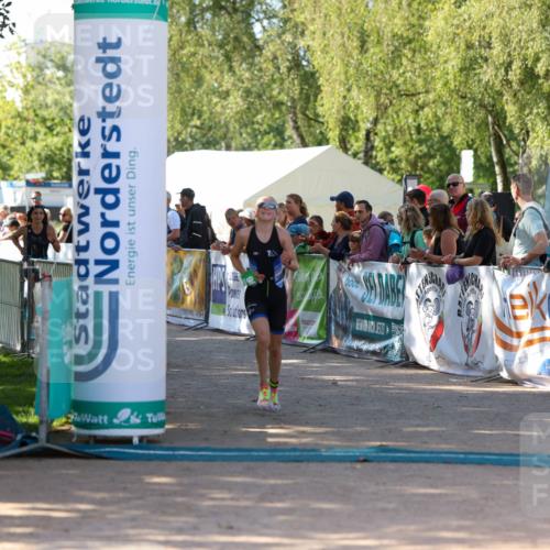 01.09.2024 - 17. Tribühne Triathlon Michael Strokosch http://msf.ph/oto/6901779 01.09.2024 11:00:13 Ziel 296, 302 meine-sportfotos.de