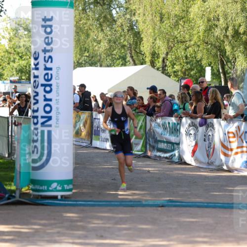 01.09.2024 - 17. Tribühne Triathlon Michael Strokosch http://msf.ph/oto/6901783 01.09.2024 11:00:13 Ziel 296, 302 meine-sportfotos.de