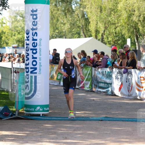 01.09.2024 - 17. Tribühne Triathlon Michael Strokosch http://msf.ph/oto/6901794 01.09.2024 11:00:14 Ziel 296, 302 meine-sportfotos.de
