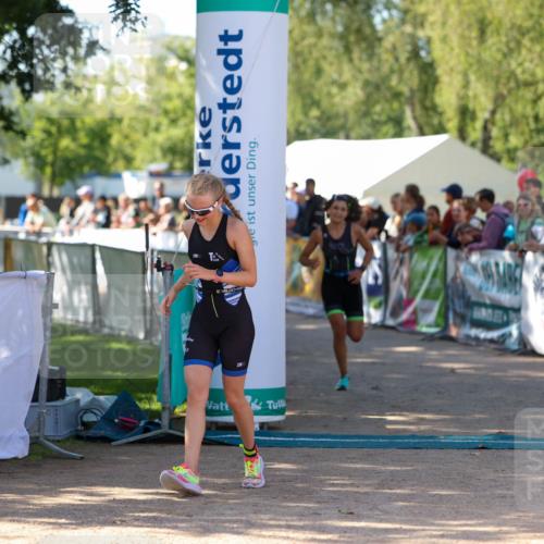 01.09.2024 - 17. Tribühne Triathlon Michael Strokosch http://msf.ph/oto/6901817 01.09.2024 11:00:15 Ziel 296, 302 meine-sportfotos.de