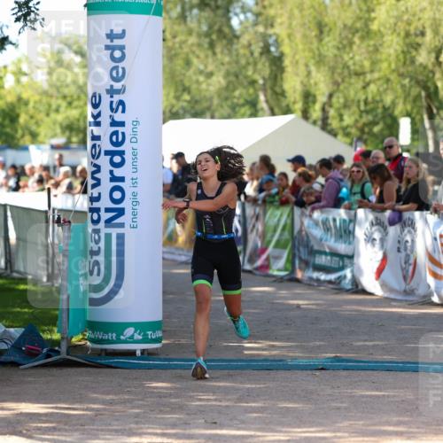 01.09.2024 - 17. Tribühne Triathlon Michael Strokosch http://msf.ph/oto/6901836 01.09.2024 11:00:17 Ziel 296, 302 meine-sportfotos.de